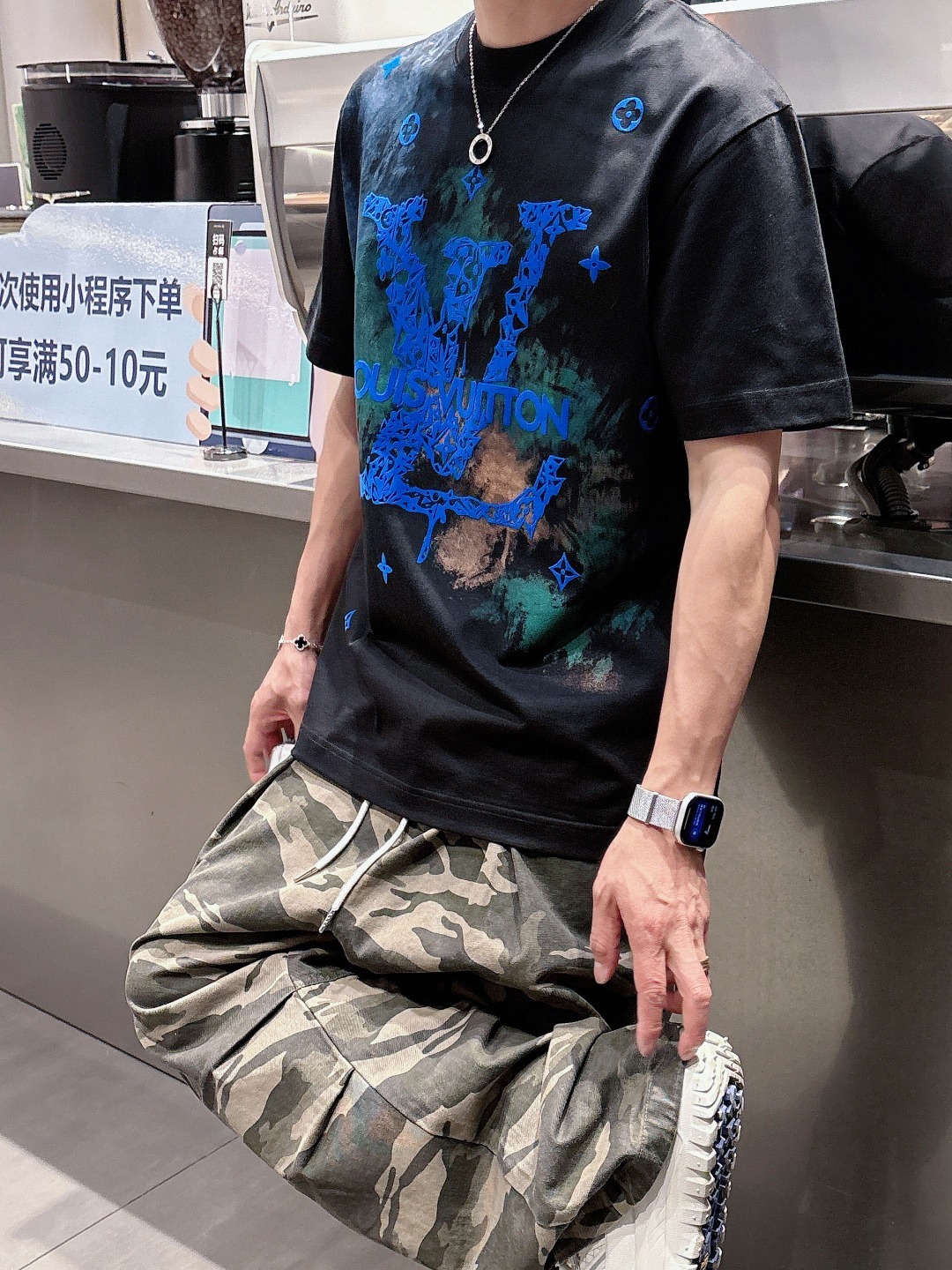 LV 2025春夏新款男女同款👫短袖T恤,!定制专属纯棉面料,定制原版工艺螺纹,胸前重工字母logo工