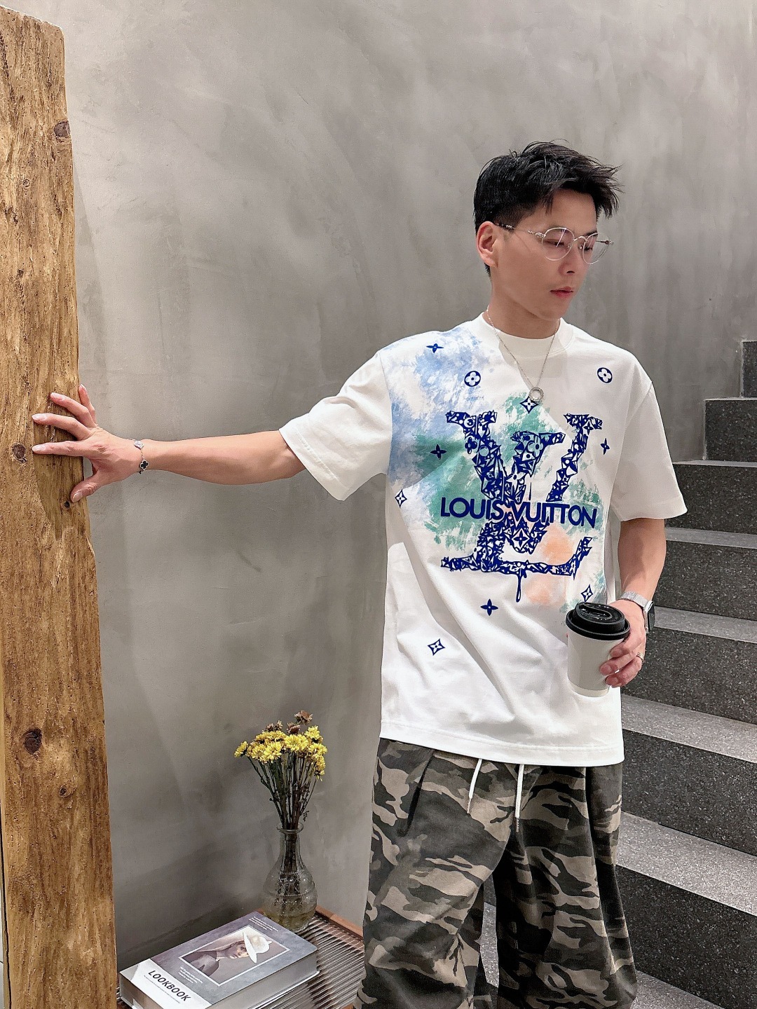 LV 2025春夏新款男女同款👫短袖T恤,!定制专属纯棉面料,定制原版工艺螺纹,胸前重工字母logo工