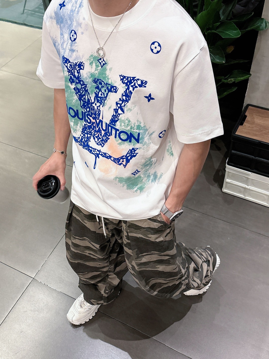 LV 2025春夏新款男女同款👫短袖T恤,!定制专属纯棉面料,定制原版工艺螺纹,胸前重工字母logo工