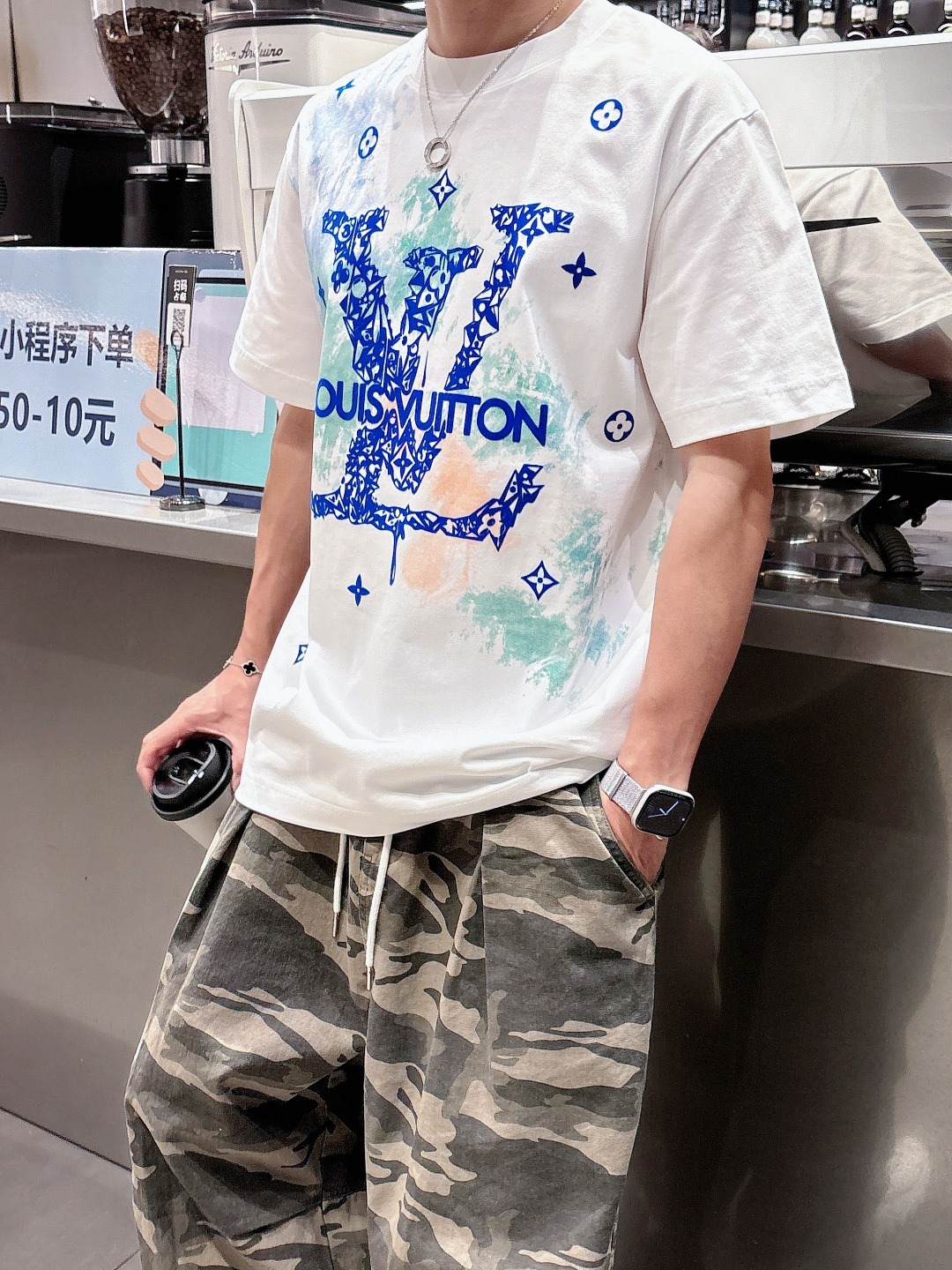 LV 2025春夏新款男女同款👫短袖T恤,!定制专属纯棉面料,定制原版工艺螺纹,胸前重工字母logo工