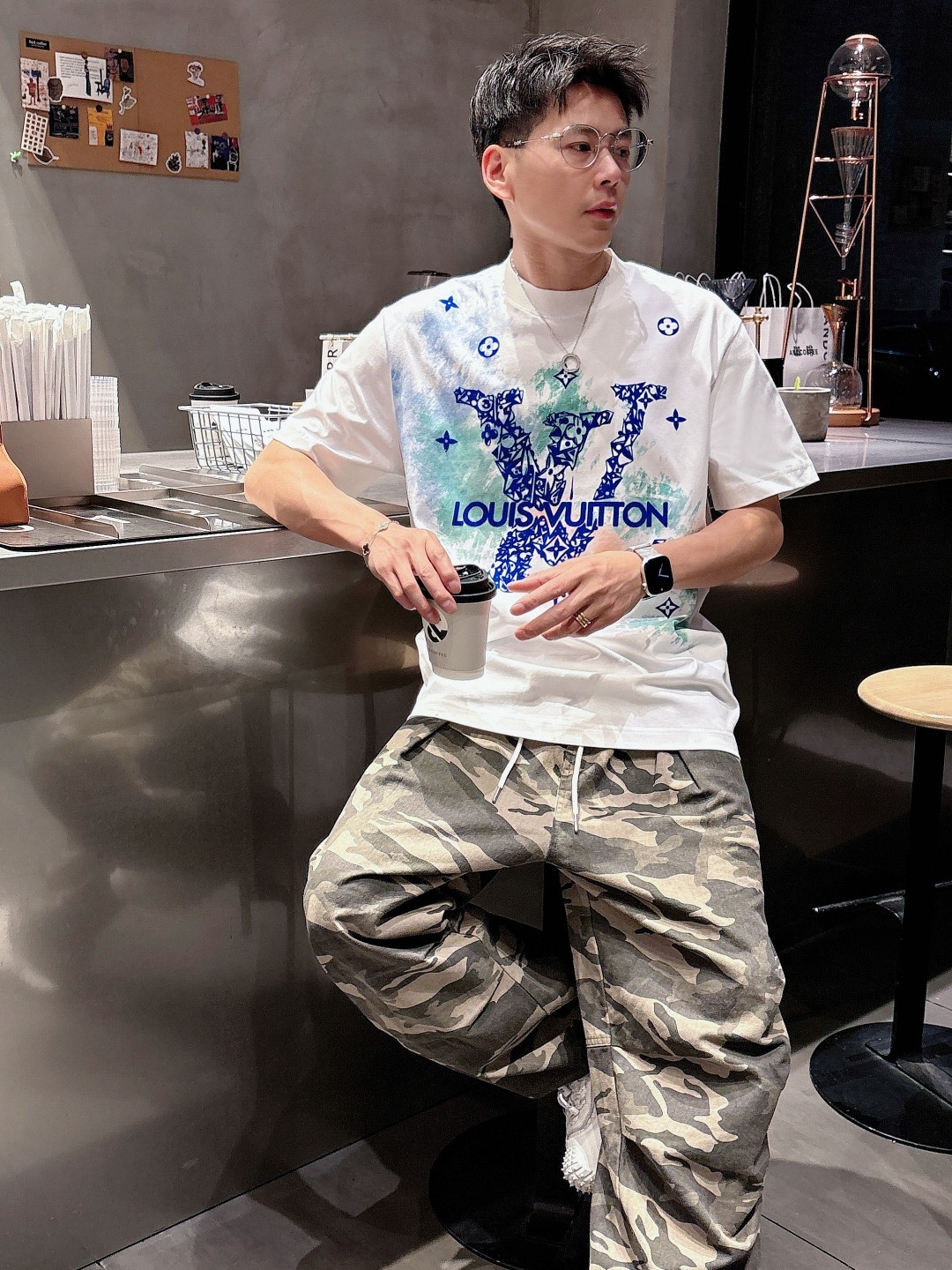 LV 2025春夏新款男女同款👫短袖T恤,!定制专属纯棉面料,定制原版工艺螺纹,胸前重工字母logo工