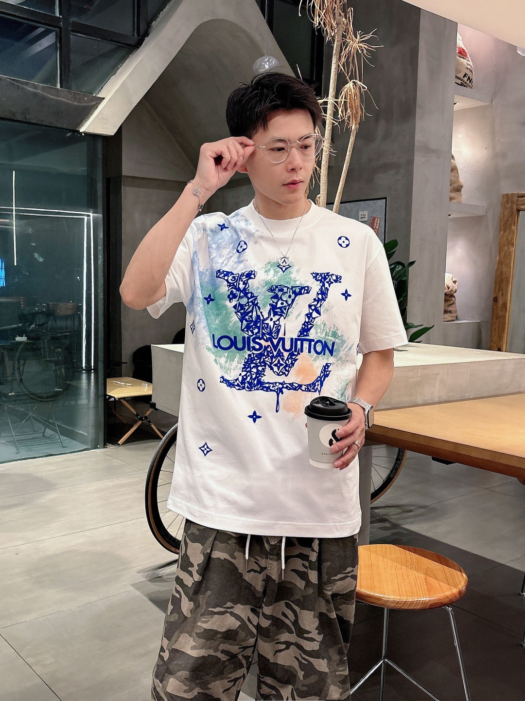 LV 2025春夏新款男女同款👫短袖T恤,!定制专属纯棉面料,定制原版工艺螺纹,胸前重工字母logo工