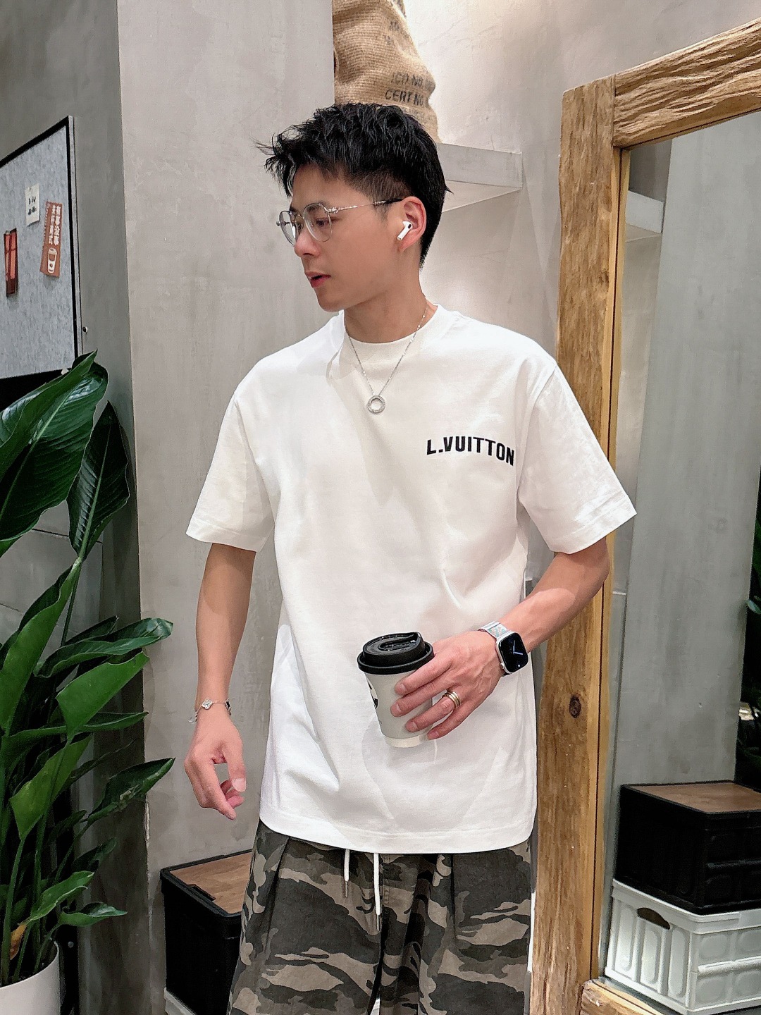  LV 2025春夏新款男女同款👫短袖T恤，！定制专属纯棉面料，定制原版工艺螺纹，胸前重工字母logo工