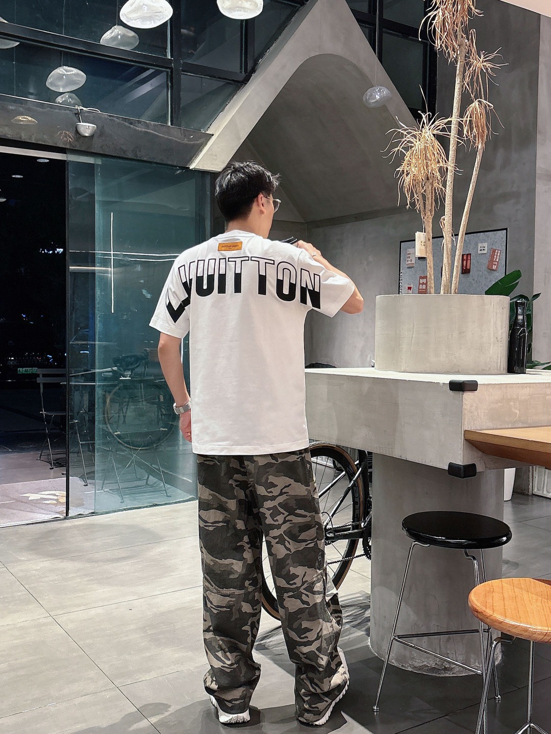  LV 2025春夏新款男女同款👫短袖T恤，！定制专属纯棉面料，定制原版工艺螺纹，胸前重工字母logo工