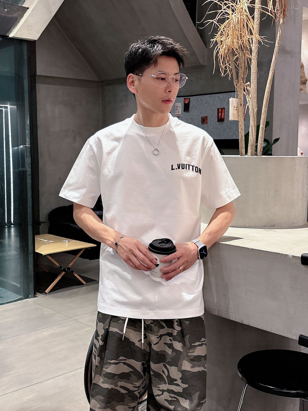  LV 2025春夏新款男女同款👫短袖T恤，！定制专属纯棉面料，定制原版工艺螺纹，胸前重工字母logo工