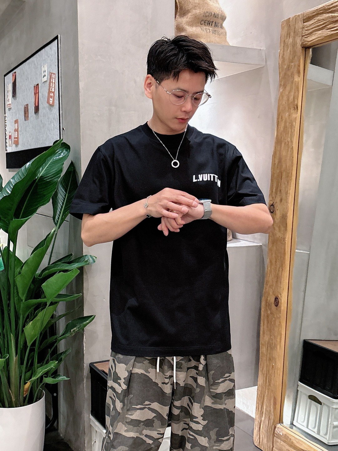  LV 2025春夏新款男女同款👫短袖T恤，！定制专属纯棉面料，定制原版工艺螺纹，胸前重工字母logo工