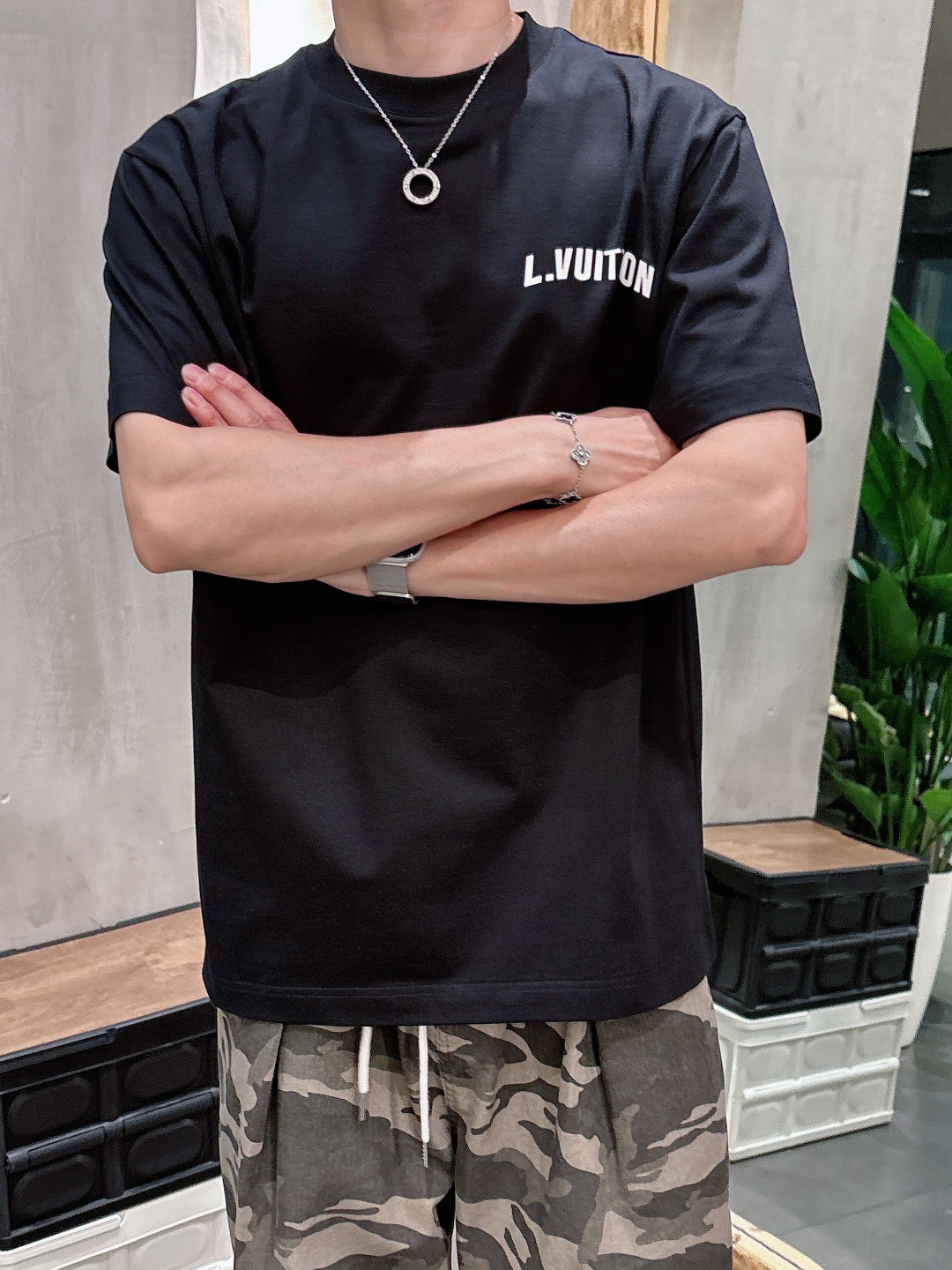  LV 2025春夏新款男女同款👫短袖T恤，！定制专属纯棉面料，定制原版工艺螺纹，胸前重工字母logo工