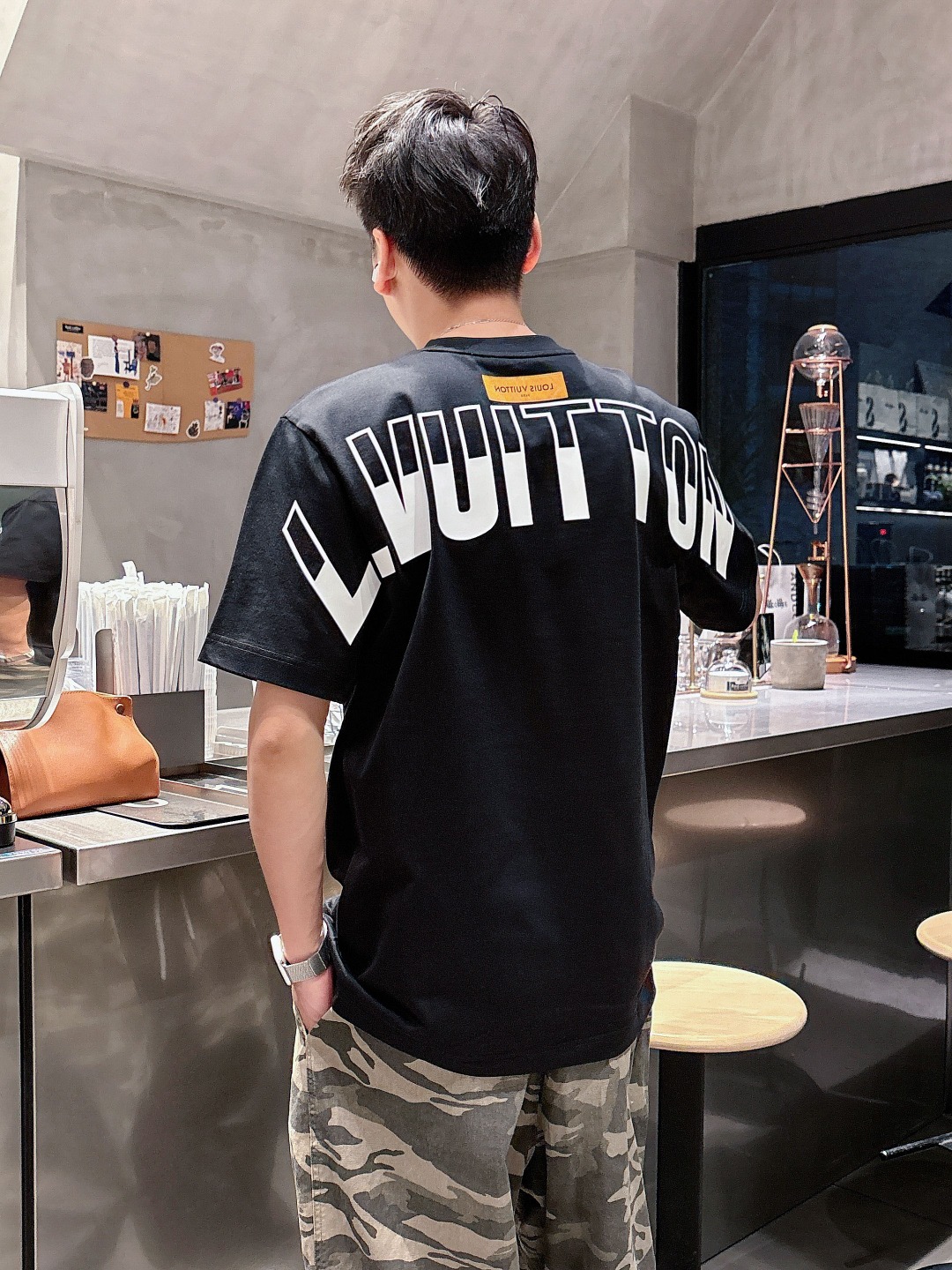  LV 2025春夏新款男女同款👫短袖T恤，！定制专属纯棉面料，定制原版工艺螺纹，胸前重工字母logo工