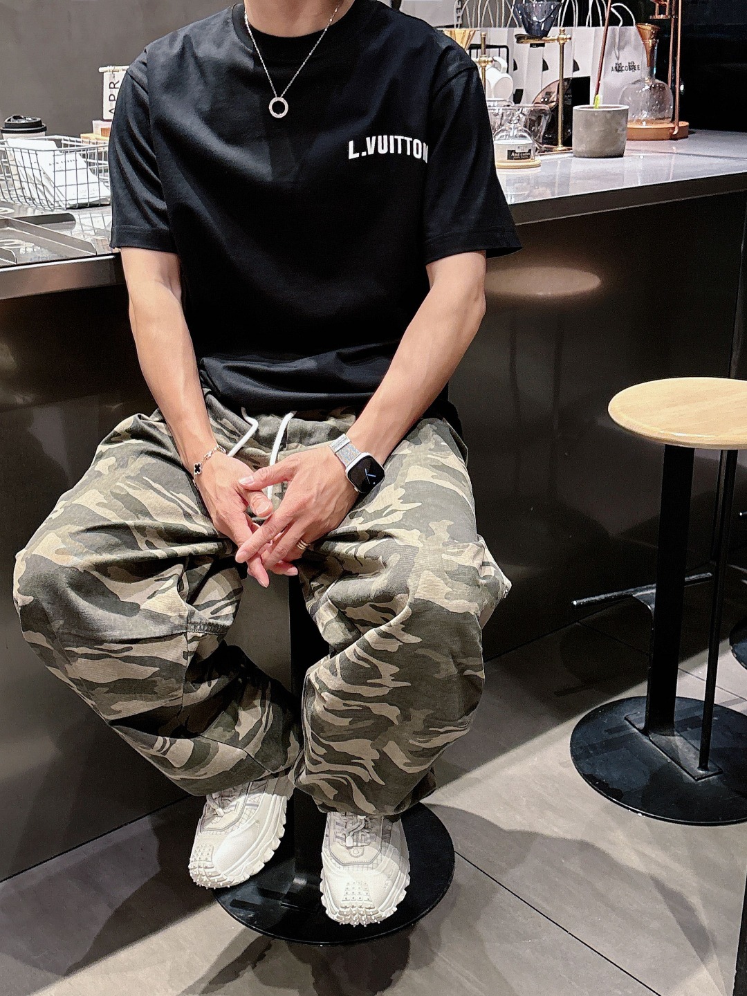  LV 2025春夏新款男女同款👫短袖T恤，！定制专属纯棉面料，定制原版工艺螺纹，胸前重工字母logo工