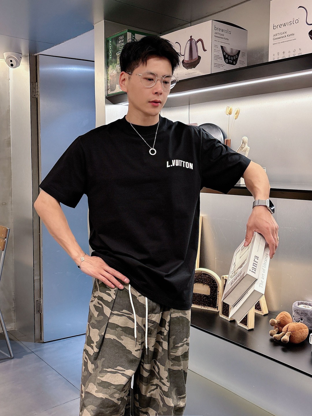  LV 2025春夏新款男女同款👫短袖T恤，！定制专属纯棉面料，定制原版工艺螺纹，胸前重工字母logo工