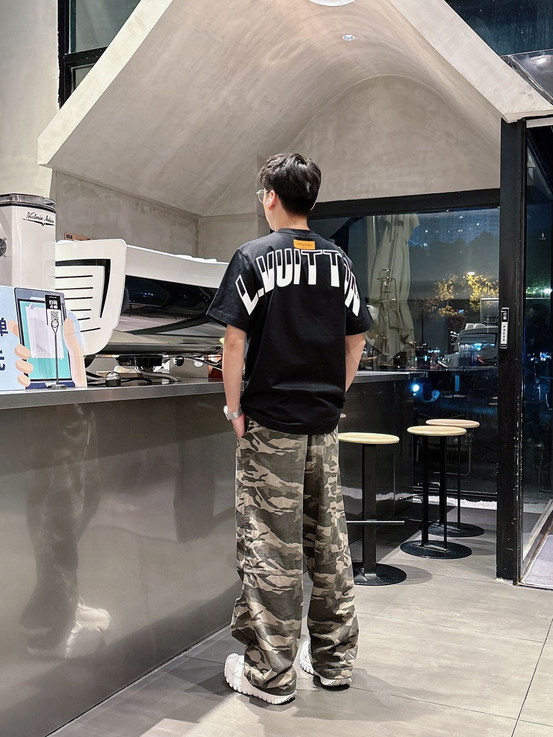  LV 2025春夏新款男女同款👫短袖T恤，！定制专属纯棉面料，定制原版工艺螺纹，胸前重工字母logo工