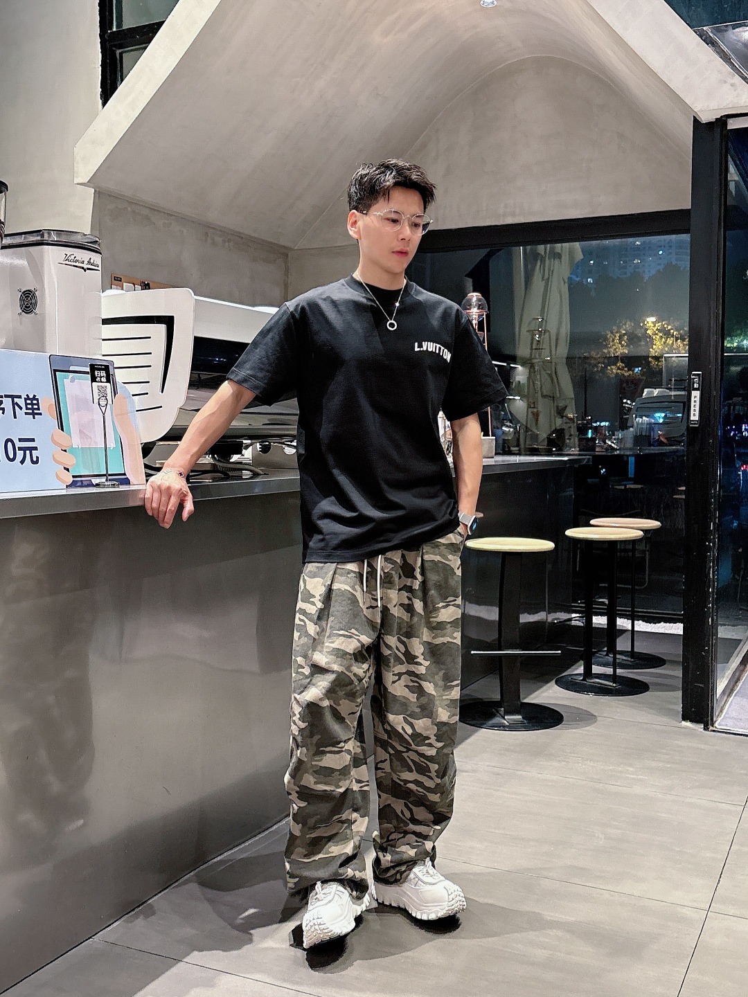  LV 2025春夏新款男女同款👫短袖T恤，！定制专属纯棉面料，定制原版工艺螺纹，胸前重工字母logo工