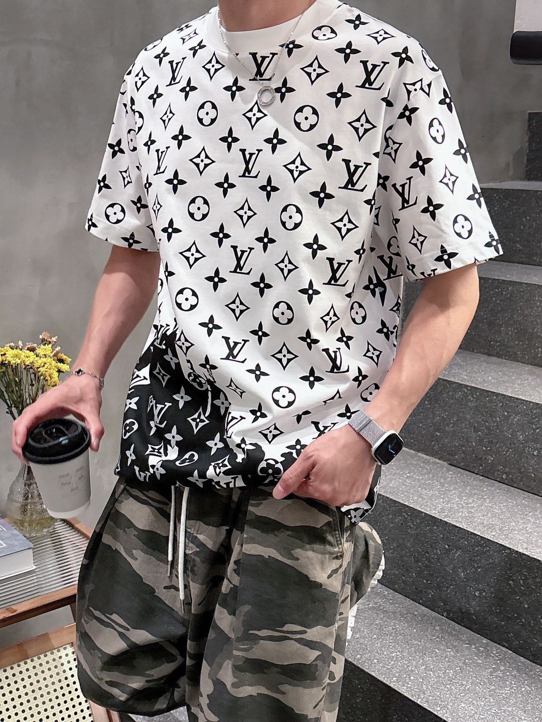 LV 2025春夏新款男女同款👫短袖T恤,!定制专属纯棉面料,定制原版工艺螺纹,胸前重工字母logo工