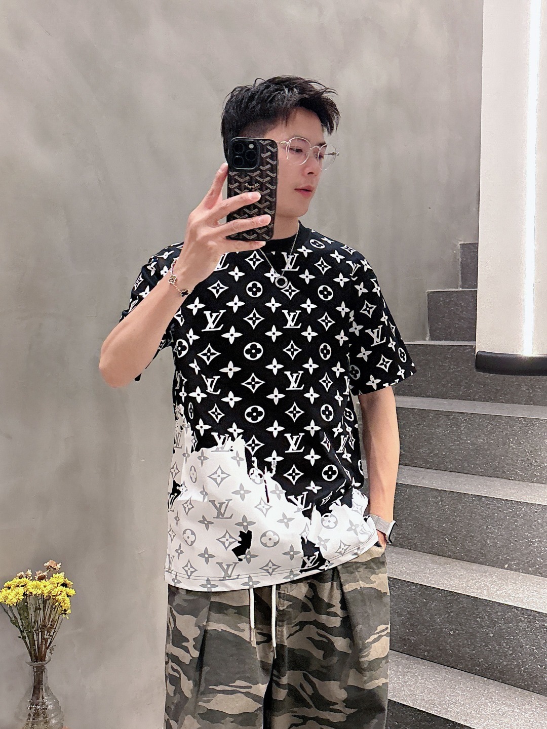 LV 2025春夏新款男女同款👫短袖T恤,!定制专属纯棉面料,定制原版工艺螺纹,胸前重工字母logo工