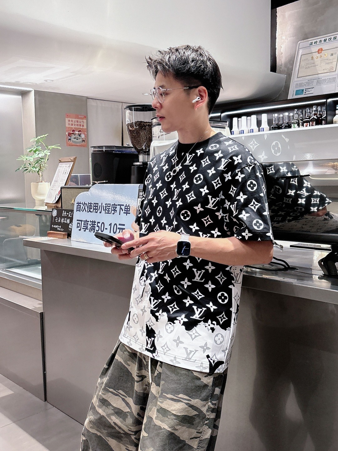 LV 2025春夏新款男女同款👫短袖T恤,!定制专属纯棉面料,定制原版工艺螺纹,胸前重工字母logo工