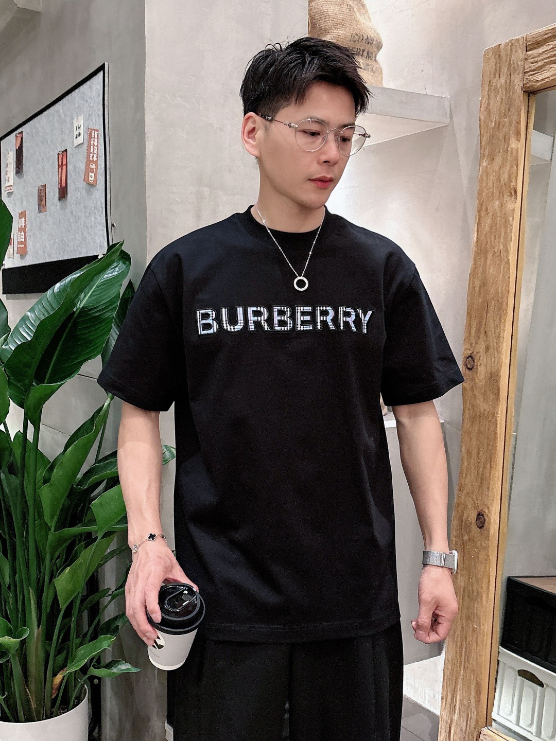  巴宝莉 2025春夏新款男女同款👫短袖T恤，！定制专属纯棉面料，定制原版工艺螺纹，胸前重工字母logo