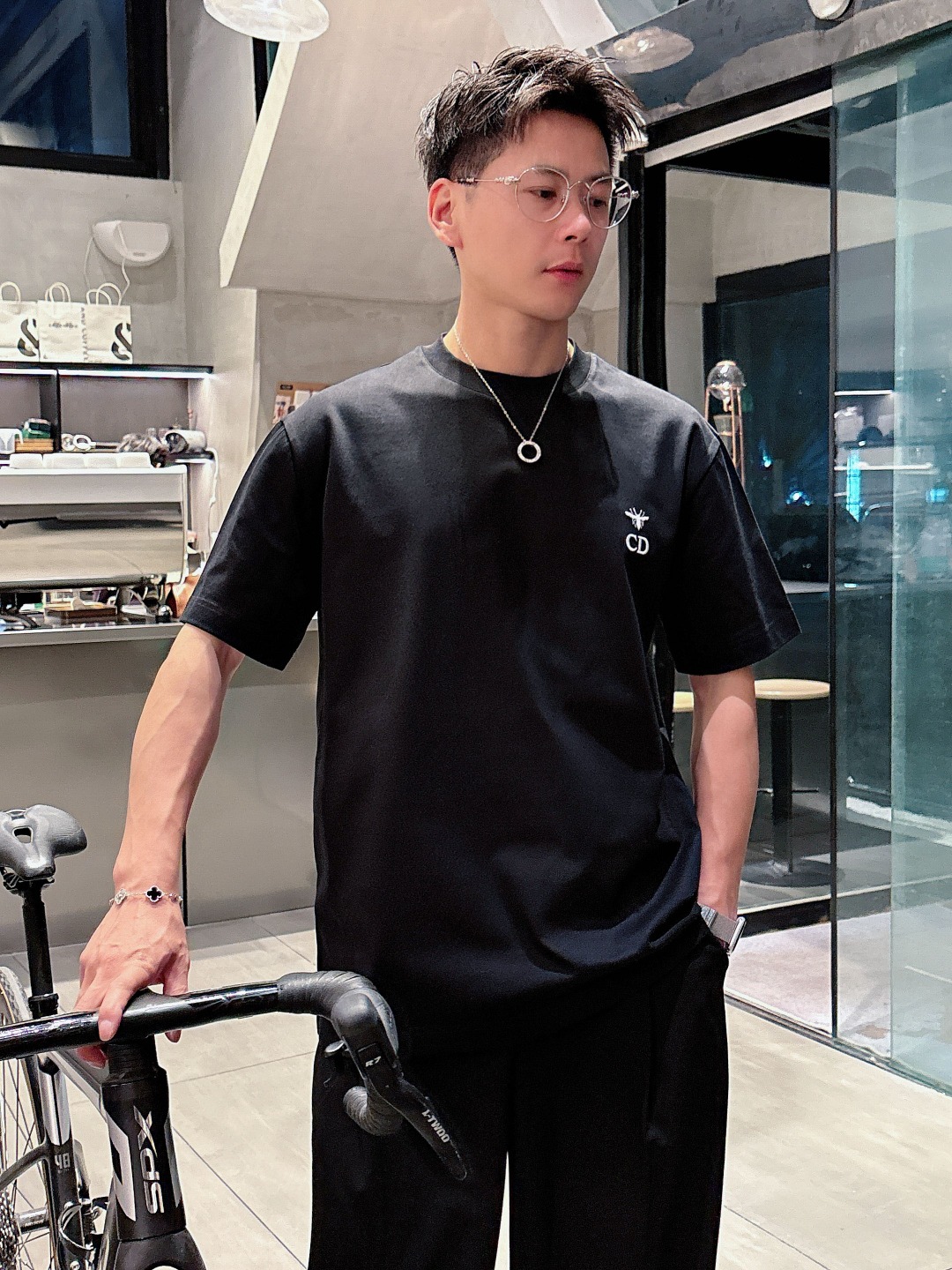  迪奥 2025春夏新款男女同款👫短袖T恤，！定制专属纯棉面料，定制原版工艺螺纹，胸前重工字母logo工