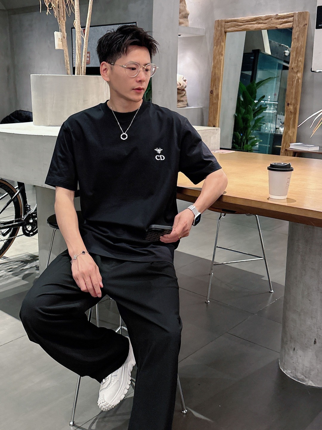  迪奥 2025春夏新款男女同款👫短袖T恤，！定制专属纯棉面料，定制原版工艺螺纹，胸前重工字母logo工