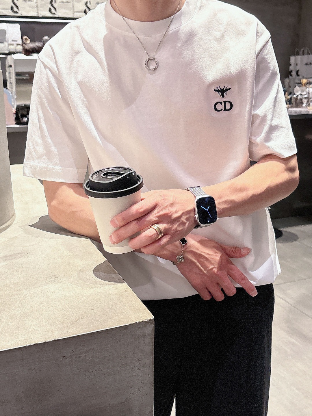 迪奥 2025春夏新款男女同款👫短袖T恤,!定制专属纯棉面料,定制原版工艺螺纹,胸前重工字母logo工