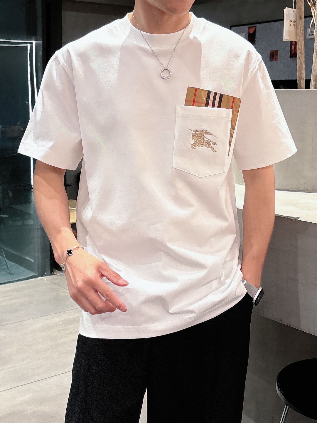  巴宝莉 2025春夏新款男女同款👫短袖T恤，！定制专属纯棉面料，定制原版工艺螺纹，胸前重工字母logo