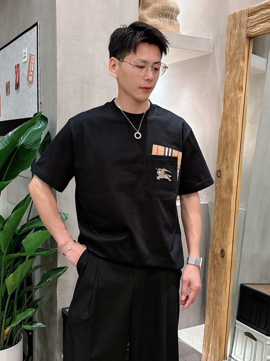 巴宝莉 2025春夏新款男女同款👫短袖T恤,!定制专属纯棉面料,定制原版工艺螺纹,胸前重工字母logo