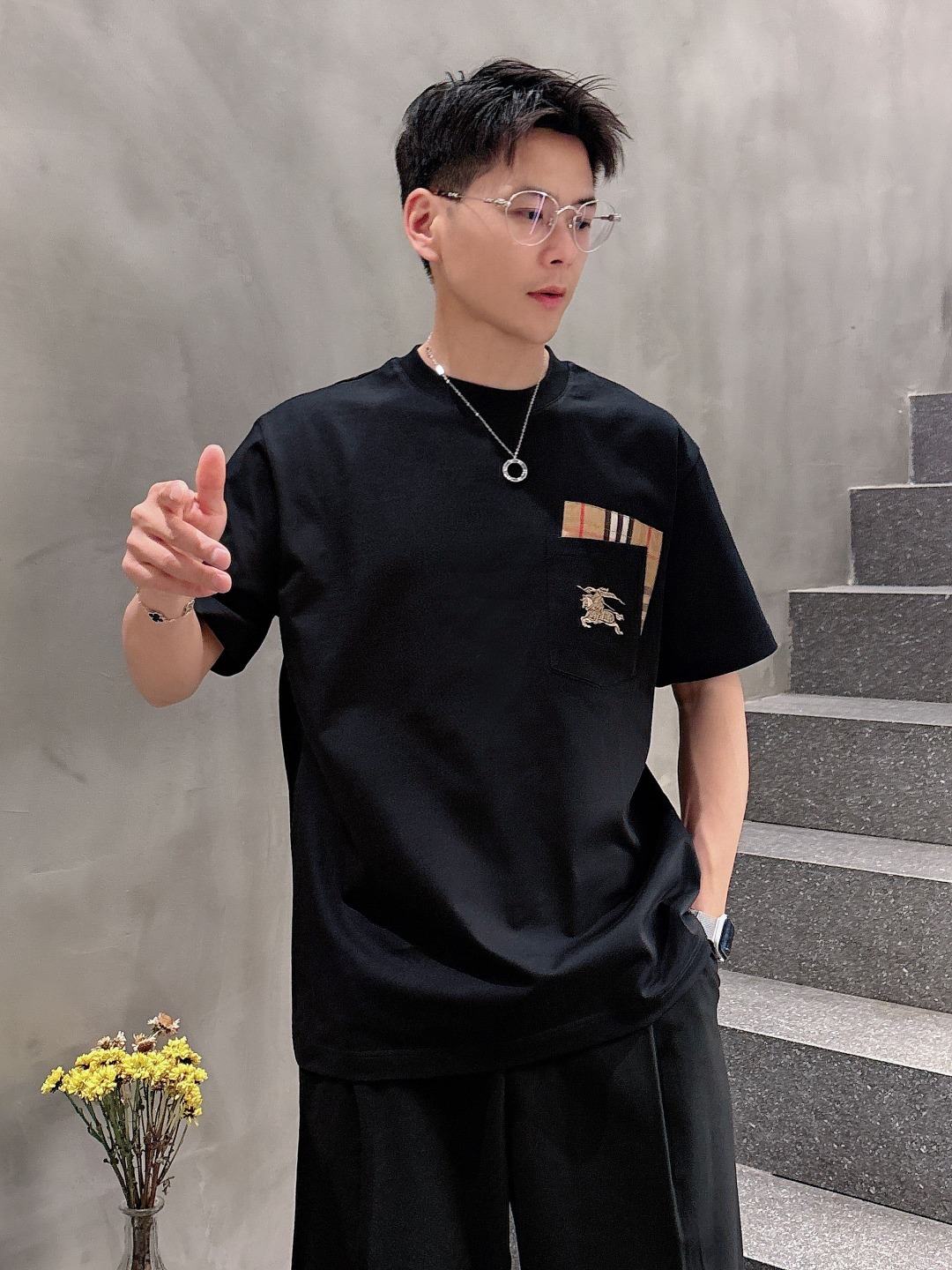 巴宝莉 2025春夏新款男女同款👫短袖T恤,!定制专属纯棉面料,定制原版工艺螺纹,胸前重工字母logo