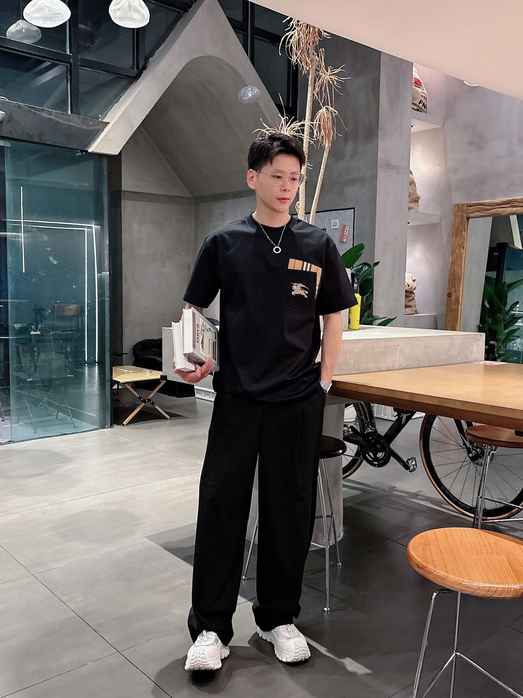 巴宝莉 2025春夏新款男女同款👫短袖T恤,!定制专属纯棉面料,定制原版工艺螺纹,胸前重工字母logo