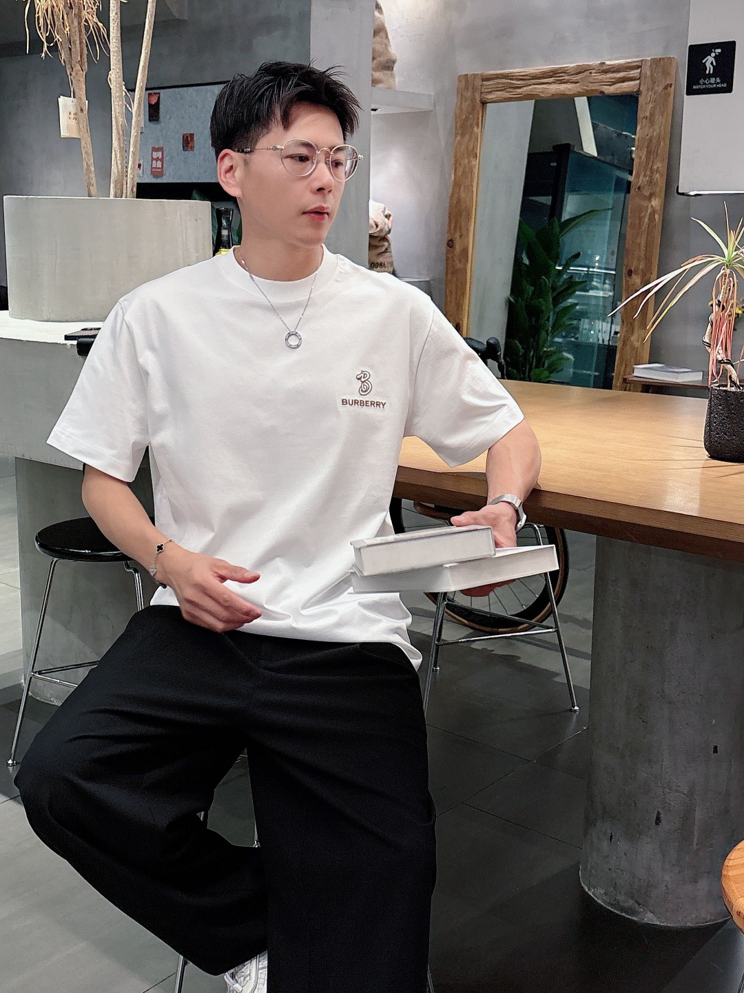  巴宝莉 2025春夏新款男女同款👫短袖T恤，！定制专属纯棉面料，定制原版工艺螺纹，胸前重工字母logo