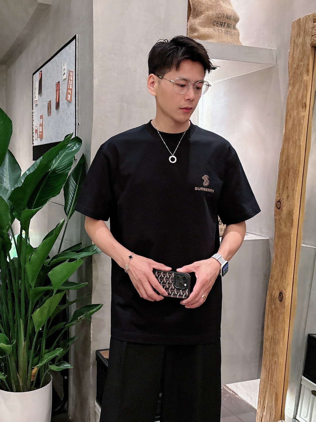 巴宝莉 2025春夏新款男女同款👫短袖T恤,!定制专属纯棉面料,定制原版工艺螺纹,胸前重工字母logo
