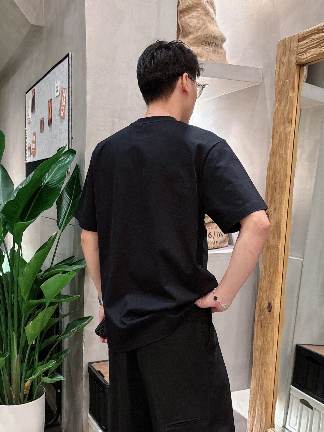 巴宝莉 2025春夏新款男女同款👫短袖T恤,!定制专属纯棉面料,定制原版工艺螺纹,胸前重工字母logo
