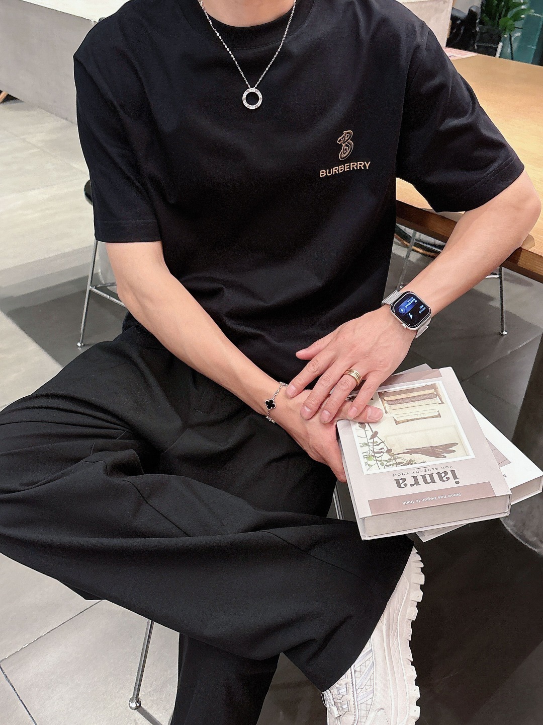 巴宝莉 2025春夏新款男女同款👫短袖T恤,!定制专属纯棉面料,定制原版工艺螺纹,胸前重工字母logo