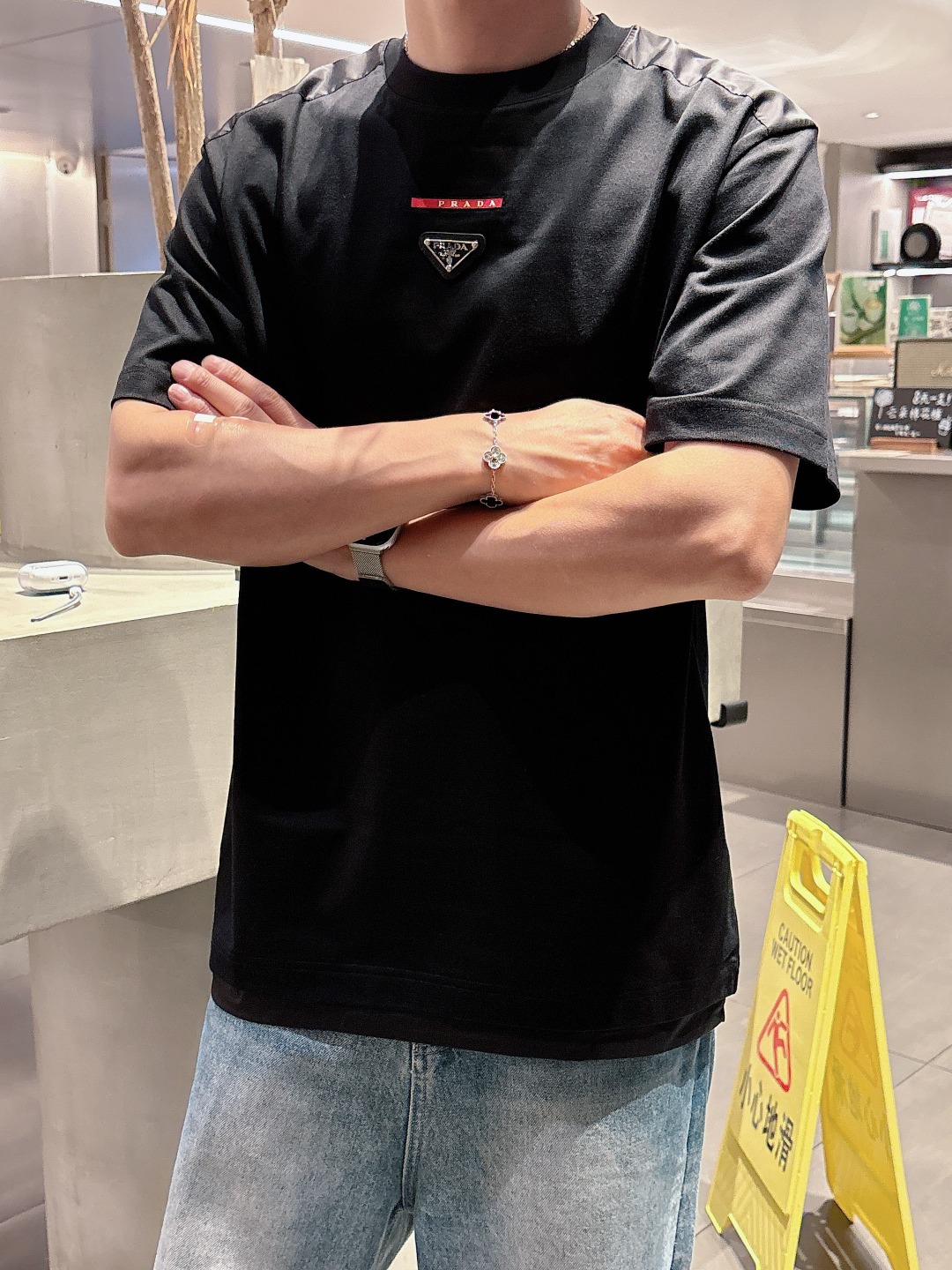  普拉达 2025春夏新款男女同款👫短袖T恤，！定制专属纯棉面料，定制原版工艺螺纹，胸前重工字母logo