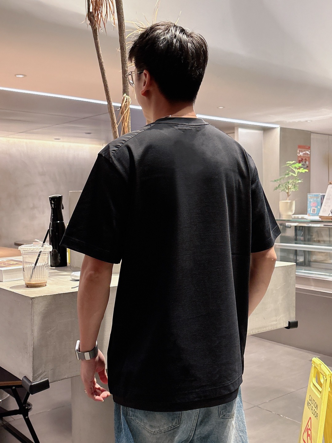  普拉达 2025春夏新款男女同款👫短袖T恤，！定制专属纯棉面料，定制原版工艺螺纹，胸前重工字母logo