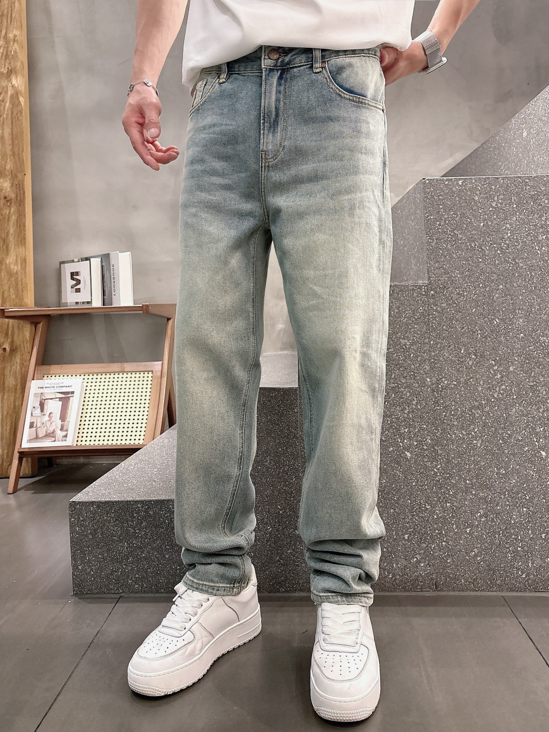 NO:427040,LV summer new men's casual jeans, top quality!  Channel orders are sold simultaneously on the official website!  !  Original customized denim cotton material!  Suitable for casual/formal outfits ~ the best for daily commuting!  !  Size 29-38 (no 3537), louis vuitton, jeans, alexander wang19860909LV 夏新款男士休闲牛仔裤,顶级品质！渠道订单,官网同步出售！！原厂订制牛仔全棉材质！适合休闲/正装各种搭配～日常通勤的极品！！尺码29-38（没3537）,,louis vuitton,jeans,alexander wang,Men's clothing