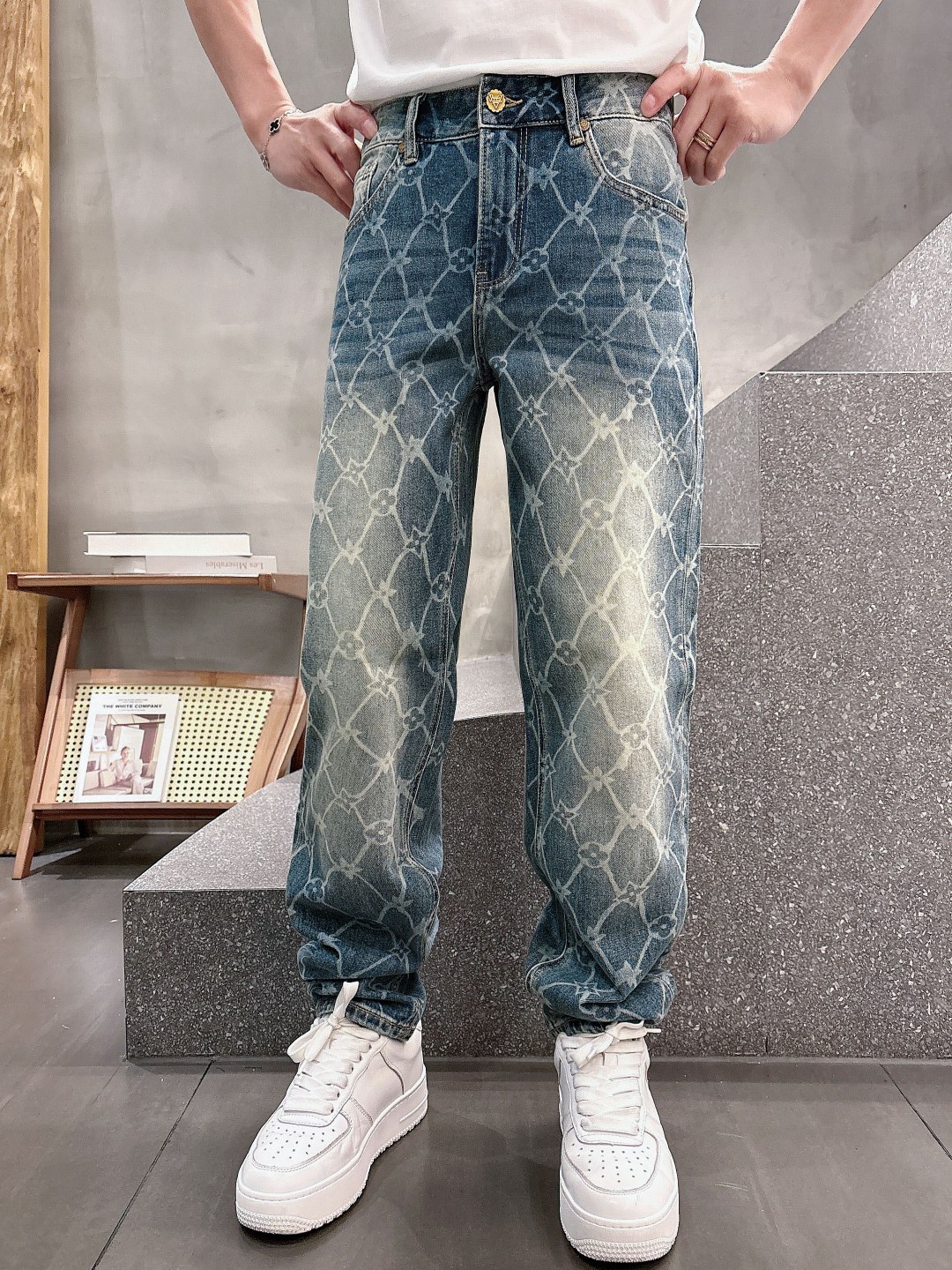 NO:453215,LV 2025 summer new men's casual jeans, top quality!  Channel orders are sold simultaneously on the official website!  !  Original customized denim cotton material!  Suitable for casual/formal outfits ~ the best for daily commuting!  !  Size 29-38 (no 3537), louis vuitton, jeans, alexander wang19860909LV 2025夏新款男士休闲牛仔裤,顶级品质！渠道订单,官网同步出售！！原厂订制牛仔全棉材质！适合休闲/正装各种搭配～日常通勤的极品！！尺码29-38（没3537）,,louis vuitton,jeans,alexander wang,Men's clothing