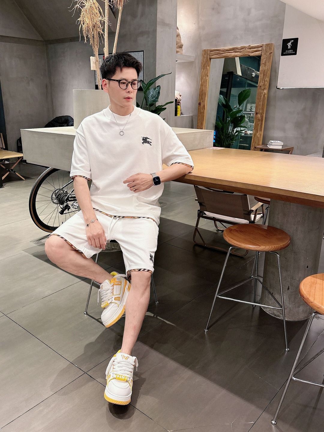 NO:453238,/Set Burberry 25/ss Spring and Summer New Cotton Set Perfect Jacquard Logo Top Hardware + Top Fabric Customization (One Set Not Disassembled) Standard Style Black White Two Colors Men and Women Same Model Number M L XL XXL XXXL,,burberry,alexander wang19860909/套 巴宝莉 25/ss春夏新款棉质套装 完美提花标识 顶级五金+顶级面料定制（一套不拆） 标准版型 黑 白 两色 男女同款 码数M L XL XXL XXXL,,burberry,alexander wang,Men's clothing