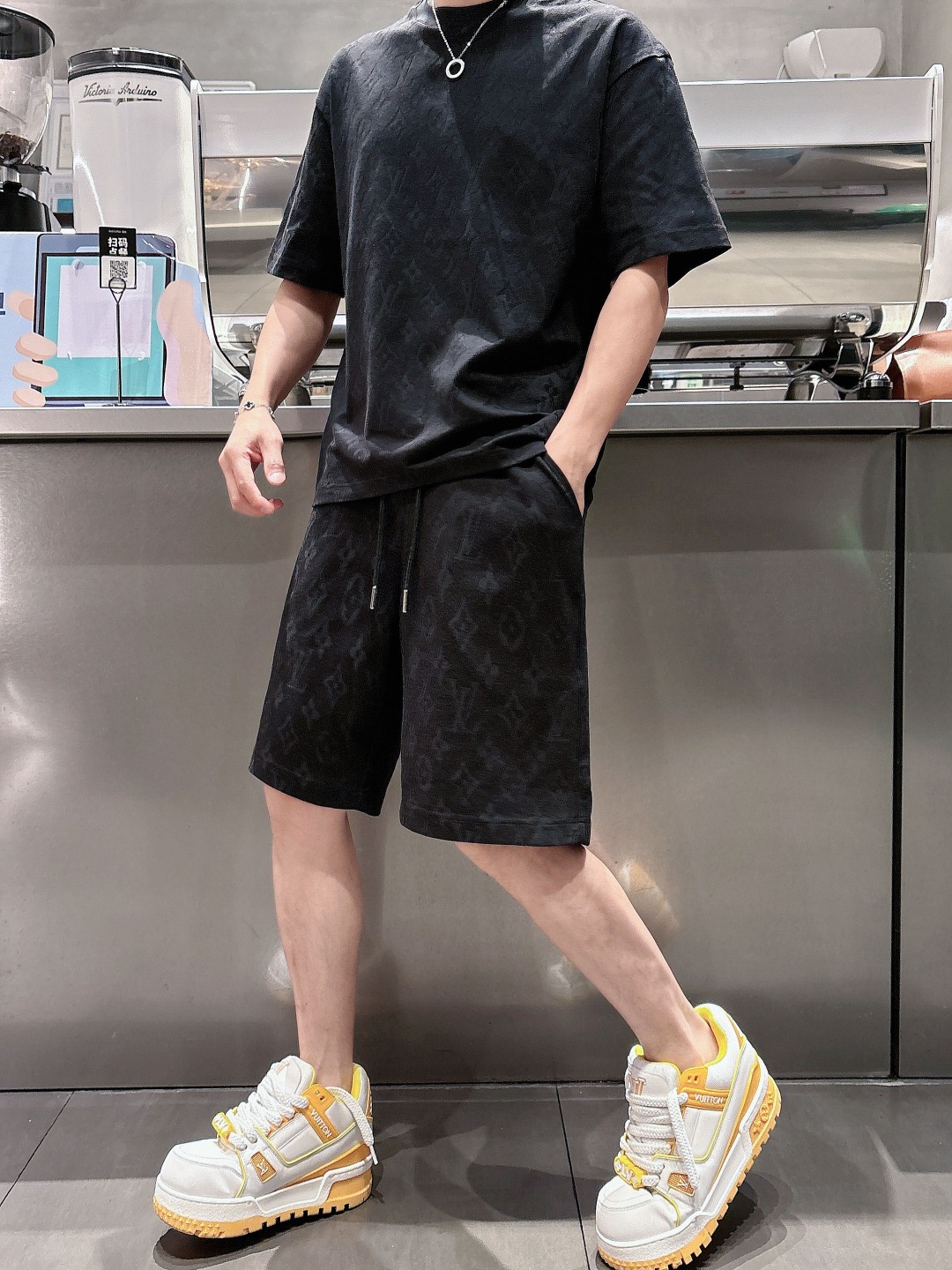 NO:453225,/Set LV 25/ss Spring and Summer New Cotton Set Perfect Jacquard Logo Top Hardware + Top Fabric Customization (One Set Not Disassembled) Standard Style Black White Two Colors Men and Women Same Model Number M L XL XXL XXXL,,louis vuitton,alexander wang19860909/套 LV 25/ss春夏新款棉质套装 完美提花标识 顶级五金+顶级面料定制（一套不拆） 标准版型 黑 白 两色 男女同款 码数M L XL XXL XXXL,,louis vuitton,alexander wang,Men's clothing