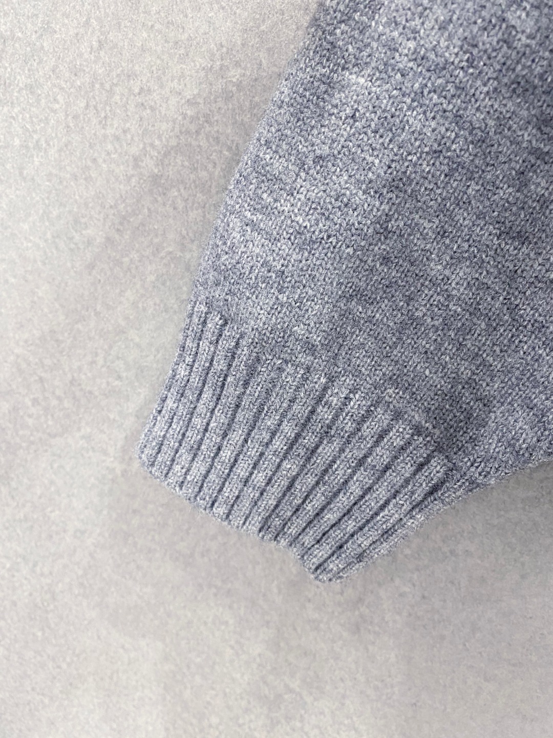 ￼ 塞林 官网 秋冬同步更新 针织外套 海外爆款 精细羊毛针织厚实面料 舒服又保暖 绝对高端产物 M-3