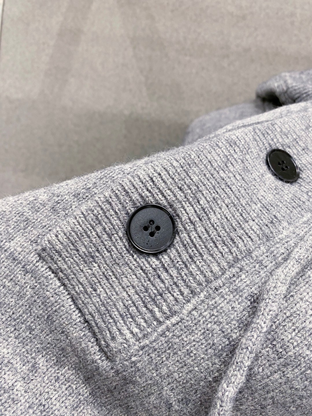 ￼ 塞林 官网 秋冬同步更新 针织外套 海外爆款 精细羊毛针织厚实面料 舒服又保暖 绝对高端产物 M-3