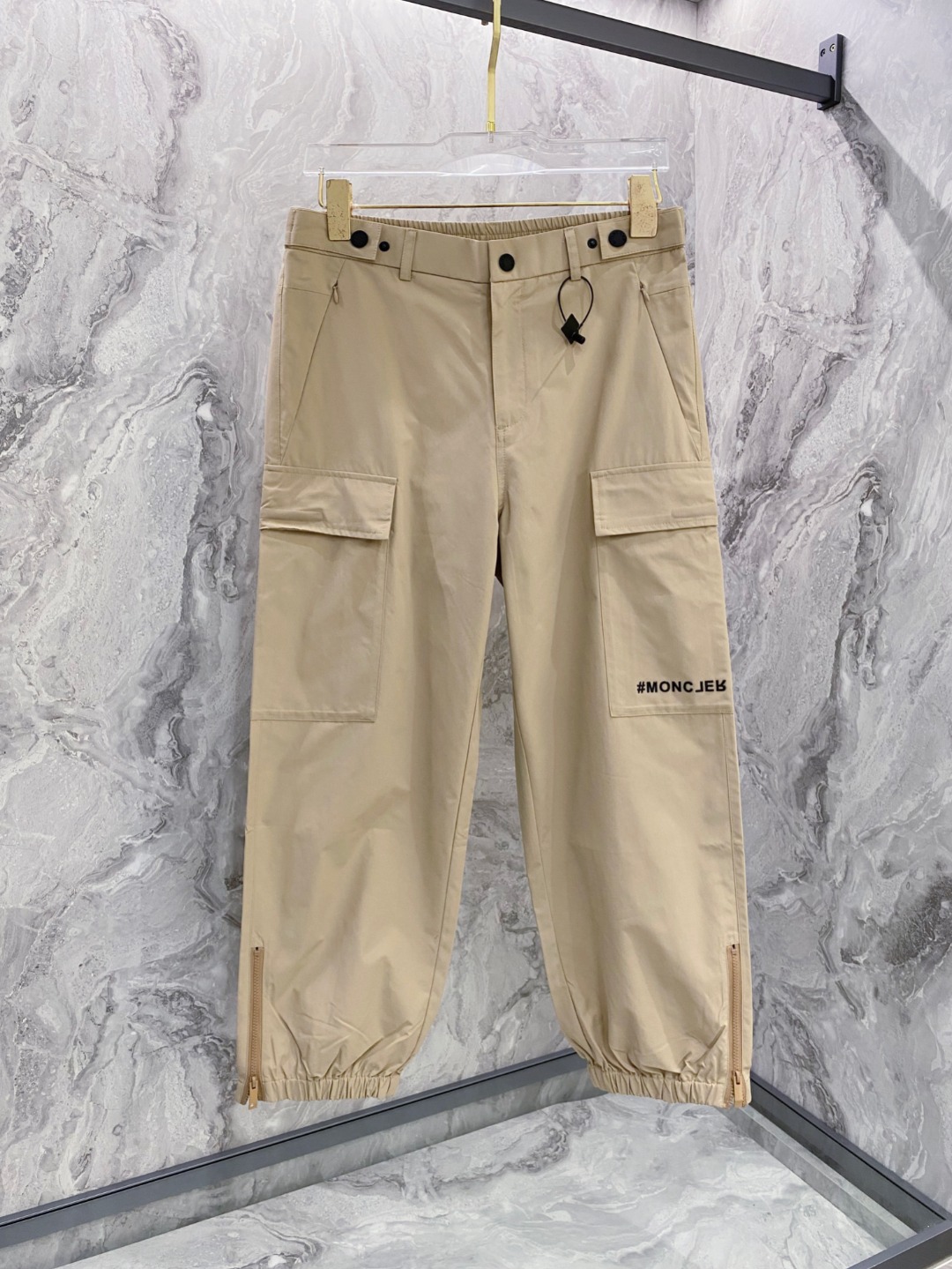 NO:547965,Mo 25 new casual pants classic letter pocket pants trendy and versatile size M-3XL, alexander wang19860909Mo 25新款休闲裤经典字母口袋长裤潮流百搭 码数M-3XL,,alexander wang,Men's clothing
