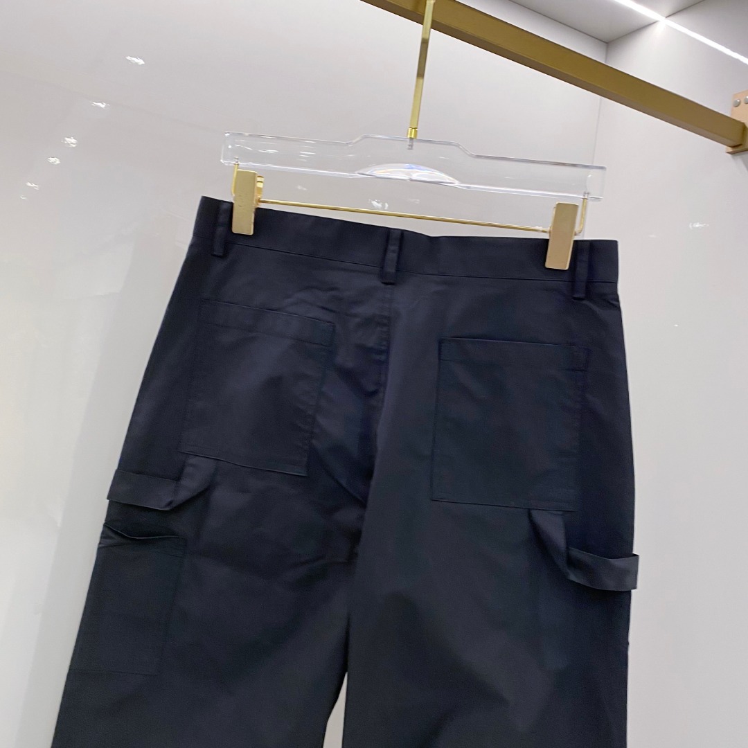  巴宝莉 2025男士精品休闲裤顶级面料休闲裤，最新款上身版型无敌正!绝对可以闭眼收的一款此款裤子非常百