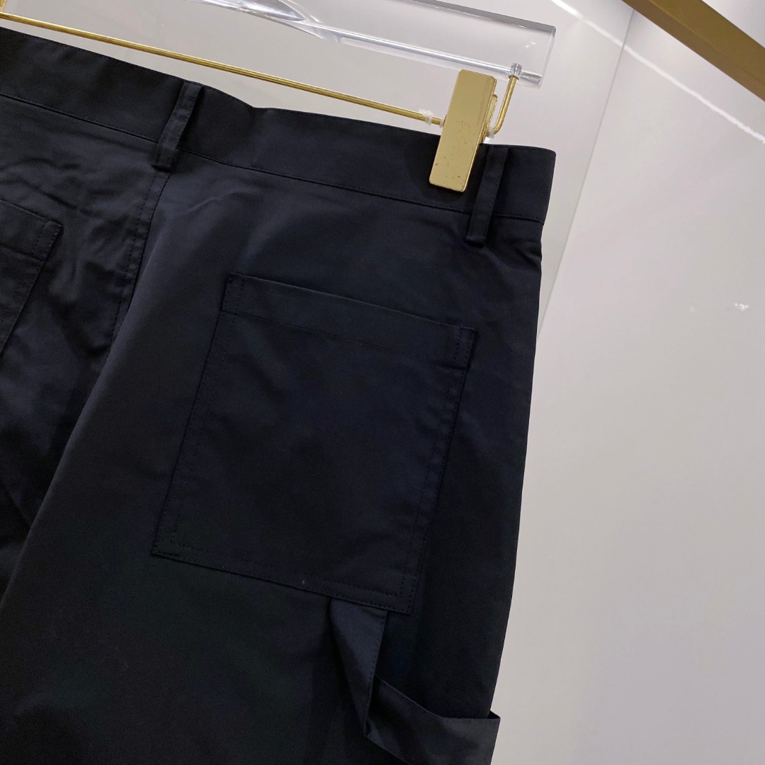  巴宝莉 2025男士精品休闲裤顶级面料休闲裤，最新款上身版型无敌正!绝对可以闭眼收的一款此款裤子非常百