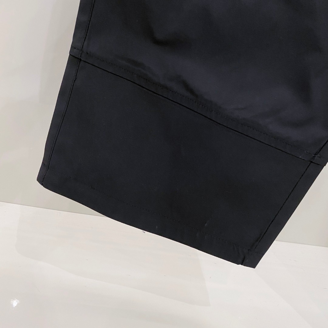  巴宝莉 2025男士精品休闲裤顶级面料休闲裤，最新款上身版型无敌正!绝对可以闭眼收的一款此款裤子非常百