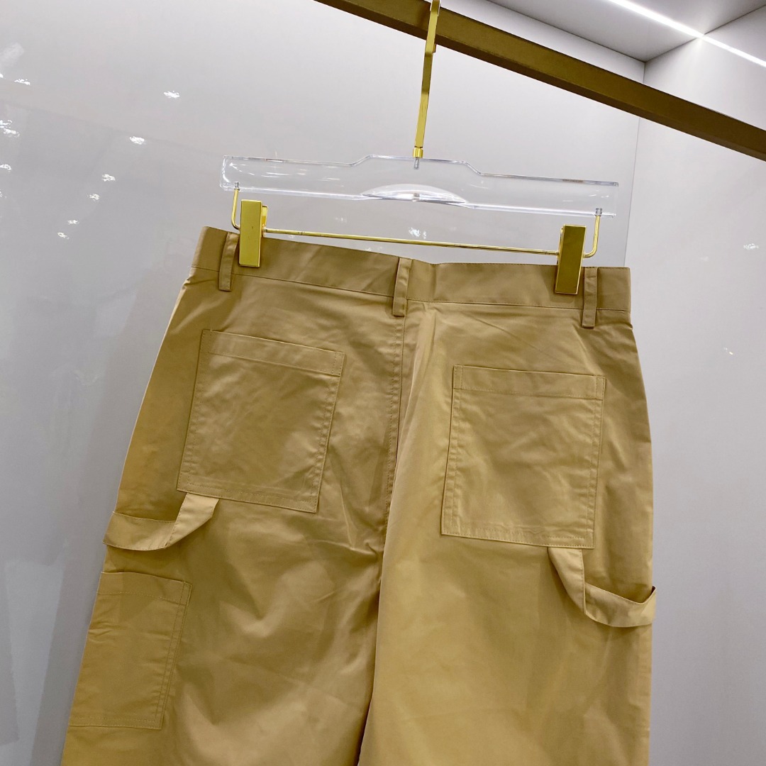  巴宝莉 2025男士精品休闲裤顶级面料休闲裤，最新款上身版型无敌正!绝对可以闭眼收的一款此款裤子非常百