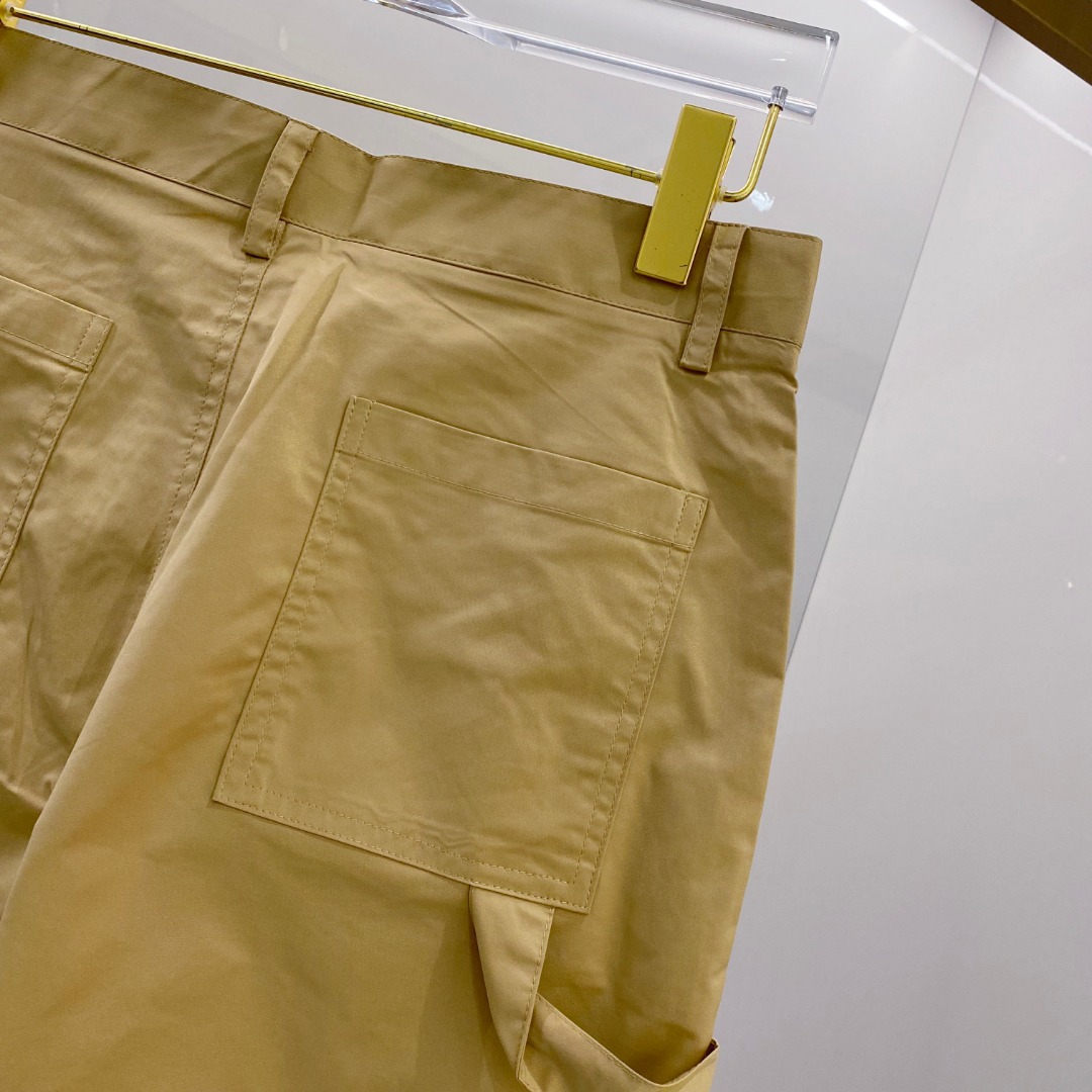  巴宝莉 2025男士精品休闲裤顶级面料休闲裤，最新款上身版型无敌正!绝对可以闭眼收的一款此款裤子非常百