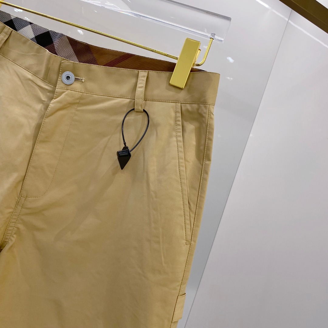  巴宝莉 2025男士精品休闲裤顶级面料休闲裤，最新款上身版型无敌正!绝对可以闭眼收的一款此款裤子非常百