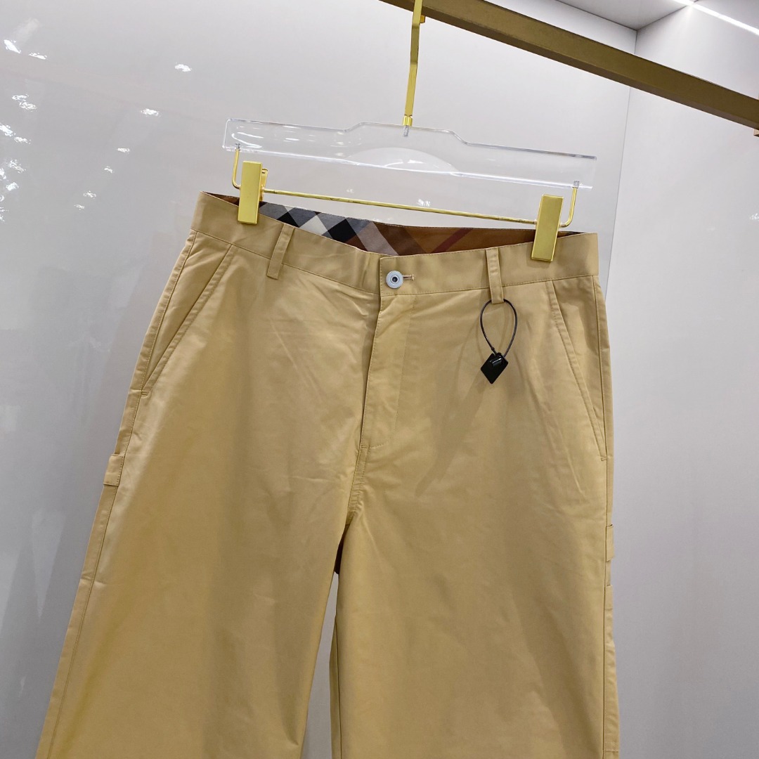  巴宝莉 2025男士精品休闲裤顶级面料休闲裤，最新款上身版型无敌正!绝对可以闭眼收的一款此款裤子非常百