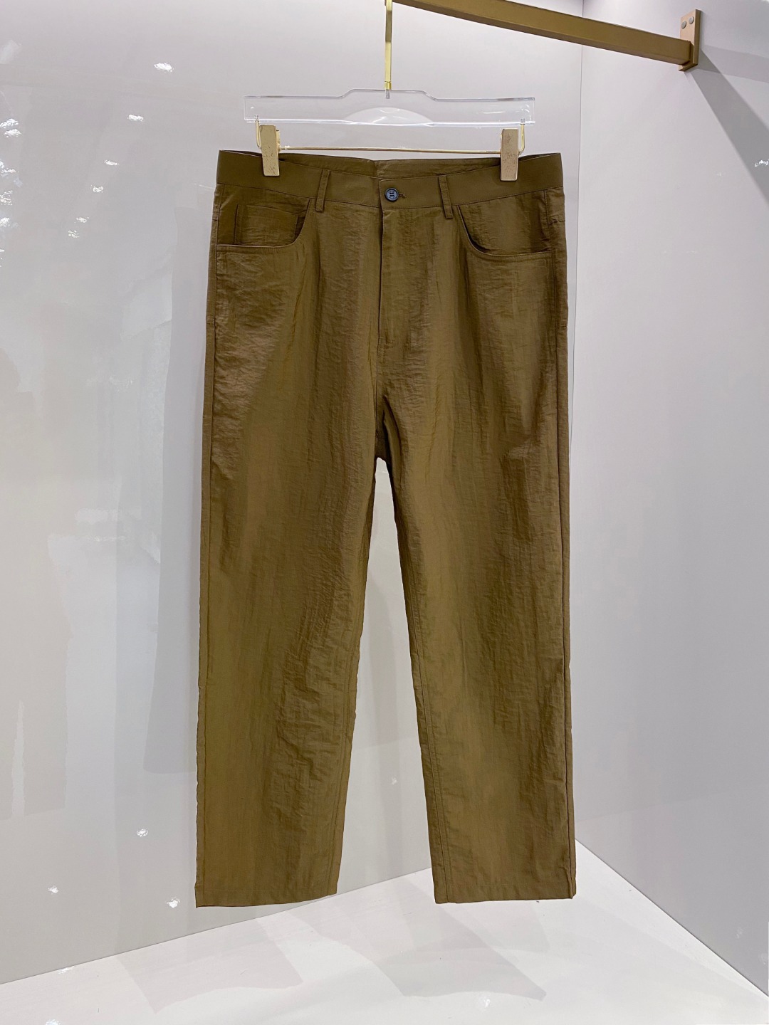 NO:521500,Jenia men's boutique casual pants top fabric casual pants, the latest top body style is invincible!  This pants are very versatile, elastic waist, and can be worn for daily work. They are a perfect combination of fashionable and casual and outdoor sports, so whether you wear them normally or outdoors, they are your best choice. Extreme comfort and quick sweating are the most popular key points, improving the comfort of wearing and suitable for aerobics and trail running conditions. This style is a running casual pants with an extremely wide range of applications, allowing you to naturally maintain a love for sports in summer, or you can wear them in casual life. Size M-3XL, zegna, alexander wang19860909杰尼亚 男士精品休闲裤 顶级面料休闲裤,最新款上身版型无敌正！ 绝对可以闭眼收的一款 此款裤子非常百搭,弹力腰围,日常上班 户外运动都可以穿着,是时尚休闲与户外运动的完美结合,所以无论您平时穿或者户外穿都是您的最佳选择. 极致舒适和快速排汗是备受青睐的重点,提升穿着舒适度,适合有氧运动和越野跑条件下穿着,此款是一件适用范围极其广泛的跑步休闲裤,让你在夏天自然可以保持对运动热爱,也可以在休闲生活中穿着 尺码M-3XL,,zegna,alexander wang,Men's clothing