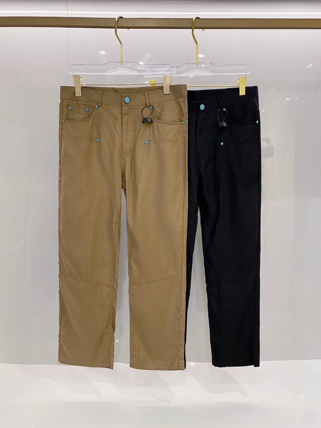 LV 2025男士精品休闲裤顶级面料休闲裤，最新款上身版型无敌正!绝对可以闭眼收的一款此款裤子非常百搭，