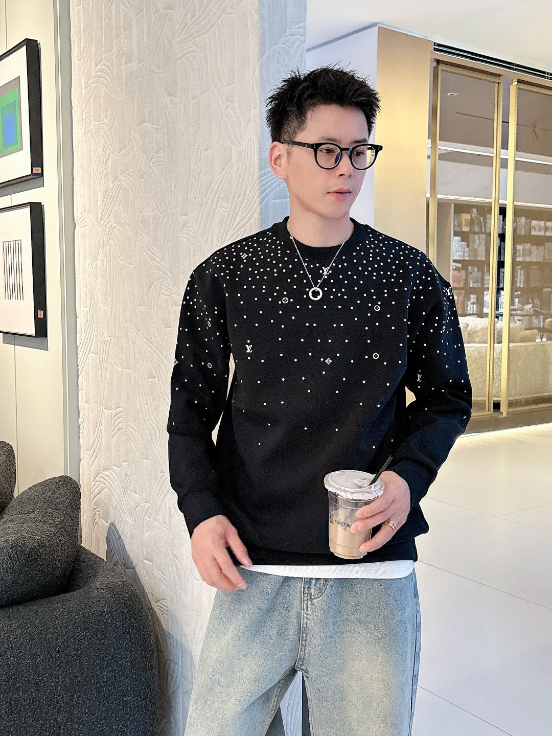 LV【新品】贸易渠道代工品 秋冬新品 🆕男士圆领太空棉卫衣 风十足缔造最为出色的奢感运动休闲体系,最为舒